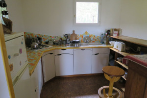 Photo de galerie - Meuble de cuisine avec plan de travail en mosaïque. déjà 20 ans de service :)