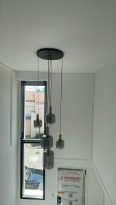 Photo de galerie - Pose luminaire décoration hauteur plafond 5 mètre.