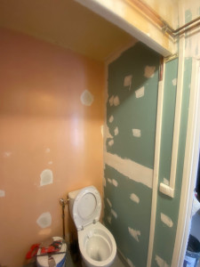 Photo de galerie - Rebouchage dès mur trou et repassage à avant peinture 