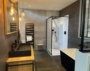 Photo de galerie - Salle de bain complète avec réseau d’eau + évacuation complet 