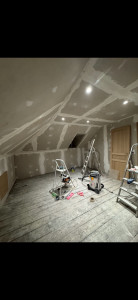 Photo de galerie - Aménagement de comble en chambre 
- Placo 
- Éclairage 
- Prise de courant
- Radiateur électrique 