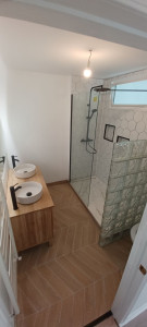 Photo de galerie - Reprise complète salle de bain
carrelage 
placo
peinture
plomberie
électricité 
sanitaire 