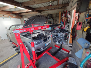 Photo de galerie - Pose du moteur n47d20c 177 ch entièrement restauré par nos soins fiabilisé et amélioré BMW e88 coupé cabriolet