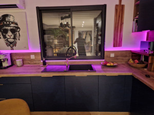 Photo de galerie - Crédence avec rétro eclairage LED