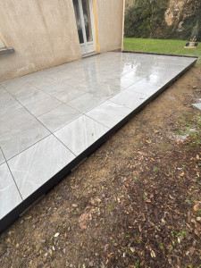 Photo de galerie - Réalisation d’une terrasse sur plots dalles de 60/60