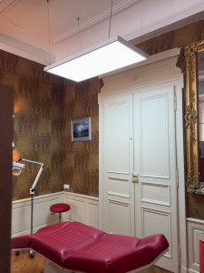 Photo de galerie - Installation de dalles LED dans un cabinet médical