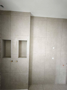 Photo de galerie - Faïence 60x60 avec 2 niches décoratives 