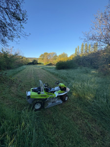 Photo de galerie - Tonte d'un gros terrain avec une machine au top ?