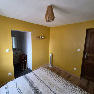 Photo de galerie - Chambre refaite entièrement du sol au plafond
Vue côté peinture