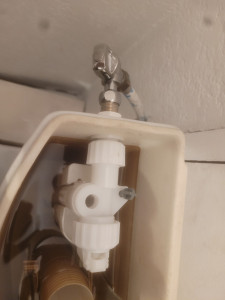 Photo de galerie - Remplacement de robinet-flotteur