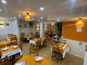 Photo de galerie - Extension d’une salle d’un restaurant sole peinture luminaires 