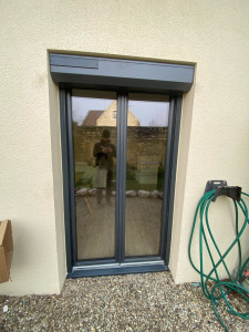 Photo de galerie - Pose de porte fenêtre + volet roulant solaire 