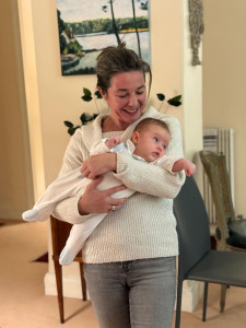 Photo de galerie - Garde enfant une semaine 
donner bain 
changements de couches 
promenades 