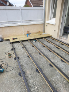 Photo de galerie - Réalisation d'une terrasse bois sur plots