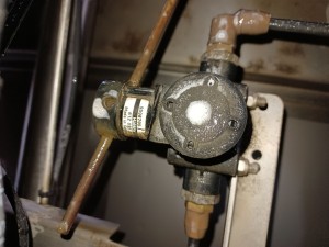 Photo de galerie - Remplacement valve de nivellement sur une citerne 3 essieux