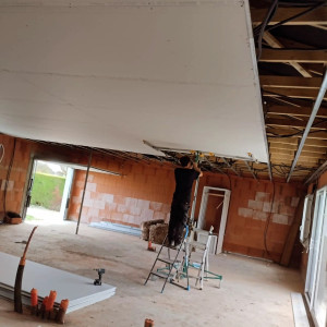 Photo de galerie - Installation de placo sur rail