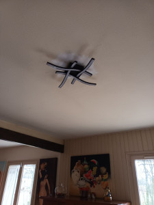 Photo de galerie - Reboucher de trou et installation luminaire en attente d enduit plafond et peinture
