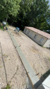 Photo de galerie - Seuil de portail et muret de soutènement 