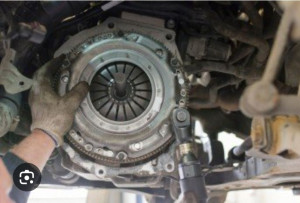 Photo de galerie - Reparation sur une peugeot 308 changement d'un embrayage.