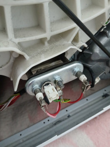 Photo de galerie - Remplacement d’une résistance de lave linge 