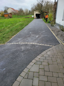 Photo de galerie - Mise en forme du terrain + pose d'enrobé à chaud 