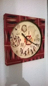 Photo de galerie - Artiste créateur, je conçois des horloges thématiques, ici Madagascar, où j'associe le coté fonctionnel de l'horloge et le coté artistique du dessin