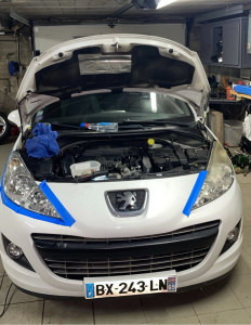 Photo de galerie - Lustrage des feux avant pour cette 207 