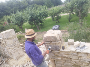 Photo de galerie - Vous pouvez me contacter pour les travaux  pierre maconnerie