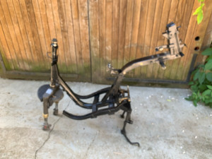 Photo de galerie - Démontage en pièces détachées d’un scooter pour la mise en vente de pièces 