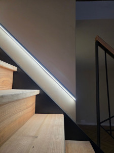 Photo de galerie - Installation profilés led sur escalier 
