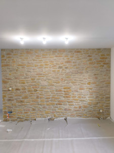 Photo de galerie - Pose de pierre parement et jointes 
pose de parquet stratifié 
