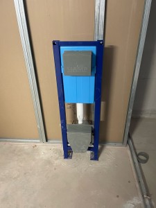 Photo de galerie - Pose de bâti support (toilette suspendu)