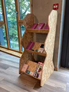 Photo de galerie - Fabrication d’un présentoir en OSB