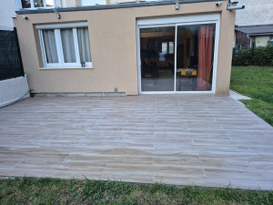 Photo de galerie - Installation de carreaux. 