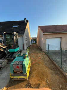Photo de galerie - Après terrassement Évacuation mise à niveau drainage. prêt à coller dallage de 15cm double 