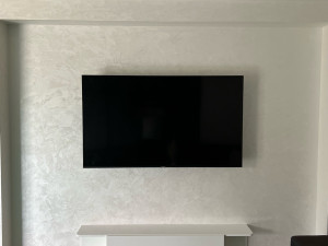 Photo de galerie - Pose de tv 165 cm avec meuble  
