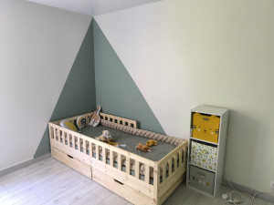 Photo de galerie - Peinture de la chambre avec création d'un teepee .