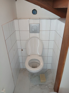 Photo de galerie - Création d'un WC sous un escalier 