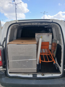 Photo de galerie - Une armoire congélation et une machine a laver