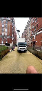 Photo de galerie - Déménagement sur paris avec un collaborateur en monte meubles 