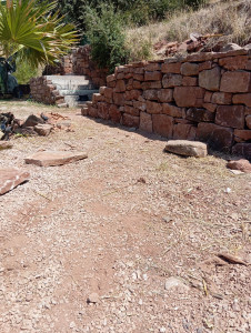 Photo de galerie - Réalisation de mur pierre sèche ou maçonnerie 