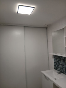 Photo de galerie - Pose d'un plafonnier de salle de bain