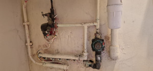 Photo de galerie - Pb de fuite chauffe eau.. 
on a économisé un chauffe eau , uniquement le joint sur le raccord a changer.
sauvetage et économie pour le client