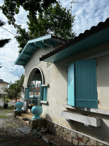 Photo de galerie - Peinture extérieure : Rénovation des volets et des avant-toits.