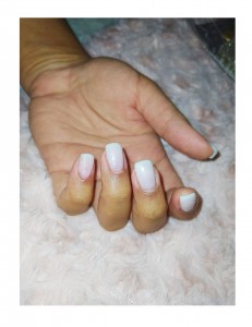 Photo de galerie - Gainage sur ongles naturels et pose de vernis semi-permanent