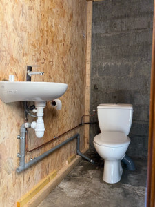 Photo de galerie - Création d’un bloque Wc en Osb + pose d’un wc et d’un lave main