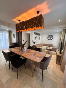 Photo de galerie - Un espace de vie propre et accueillant, prêt à recevoir. 