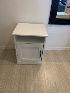 Photo de galerie - Montage table de chevet IKEA 