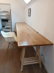 Photo de galerie - Fabrication d'un plan de bureau en chêne massif. 