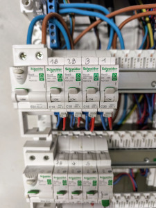 Photo de galerie - Cablage tableau électrique pool house